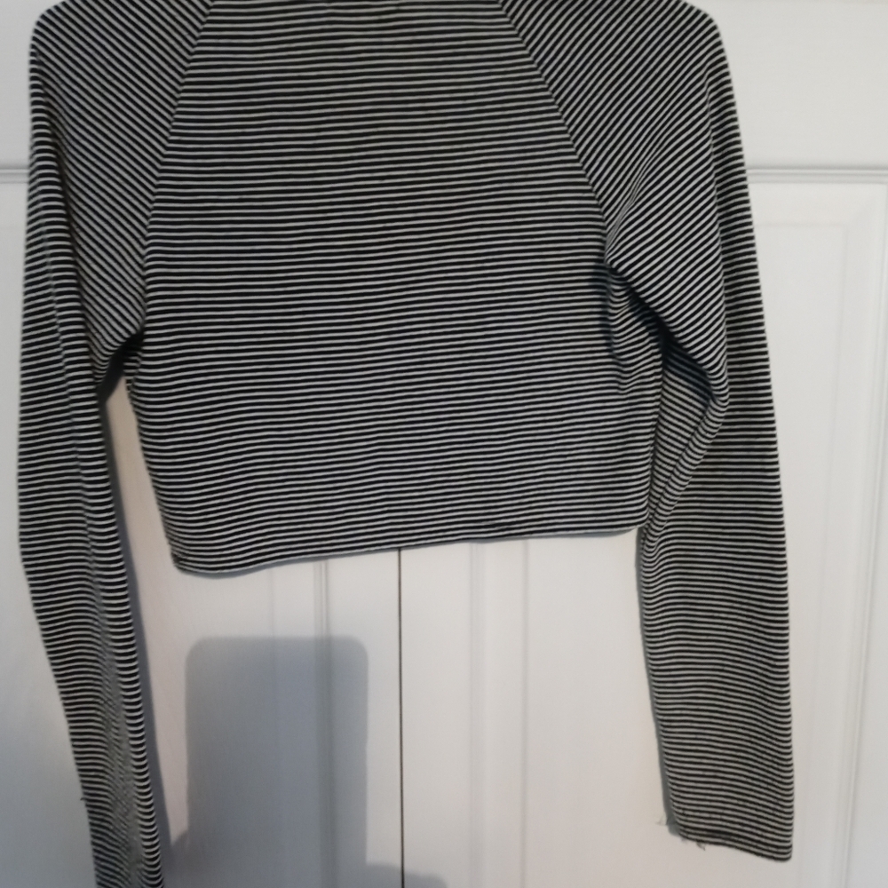 Tilden size small black and White half shirt - Picture 3 of 4